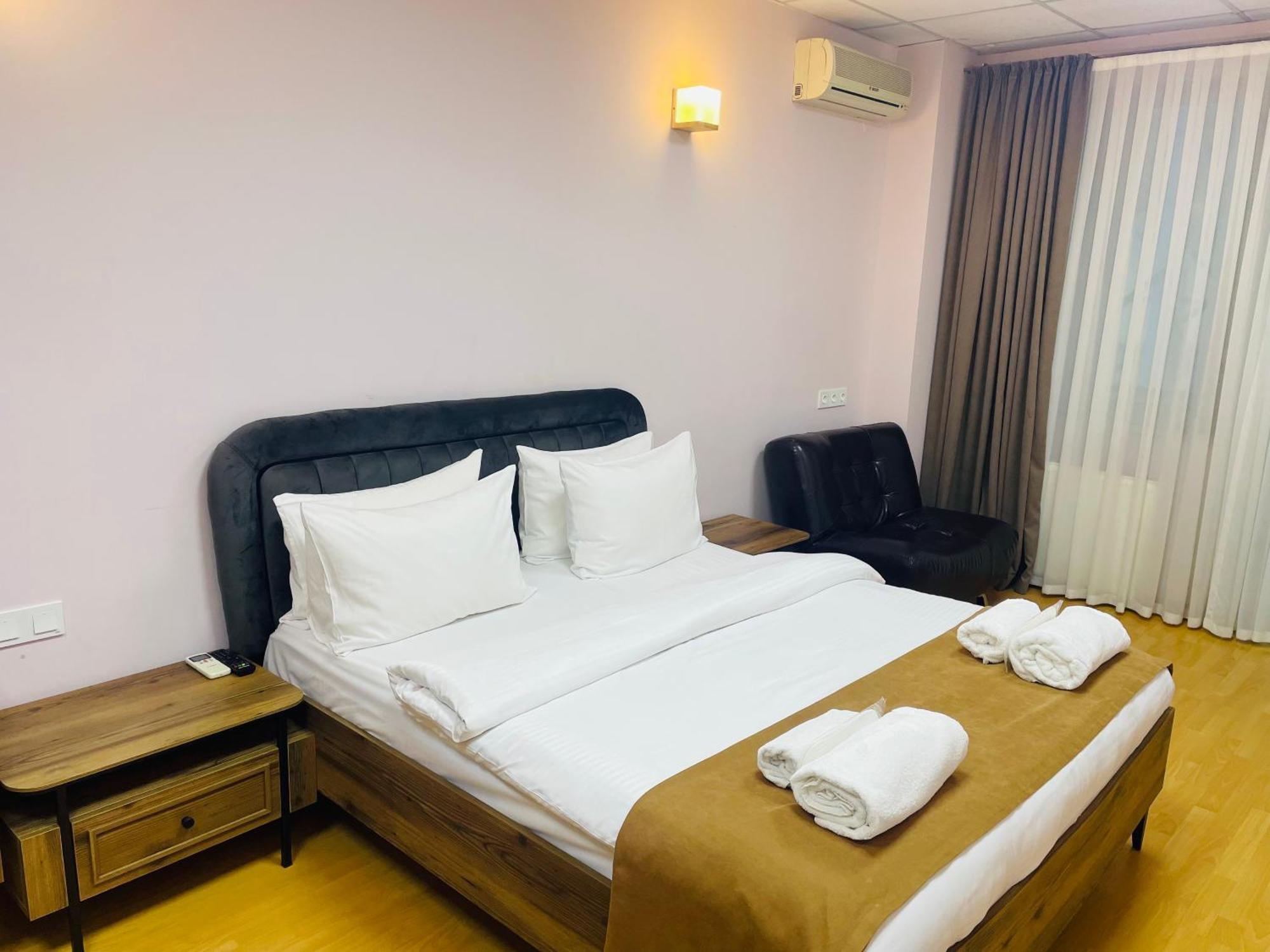 Hotel Four Seasons Тбилиси Екстериор снимка